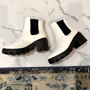 Brand new white booties👢